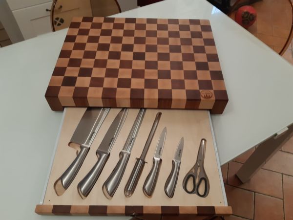 Tagliere artigianale a scacchi I Taglieri di Roberto tagliere con cassetto porta coltelli